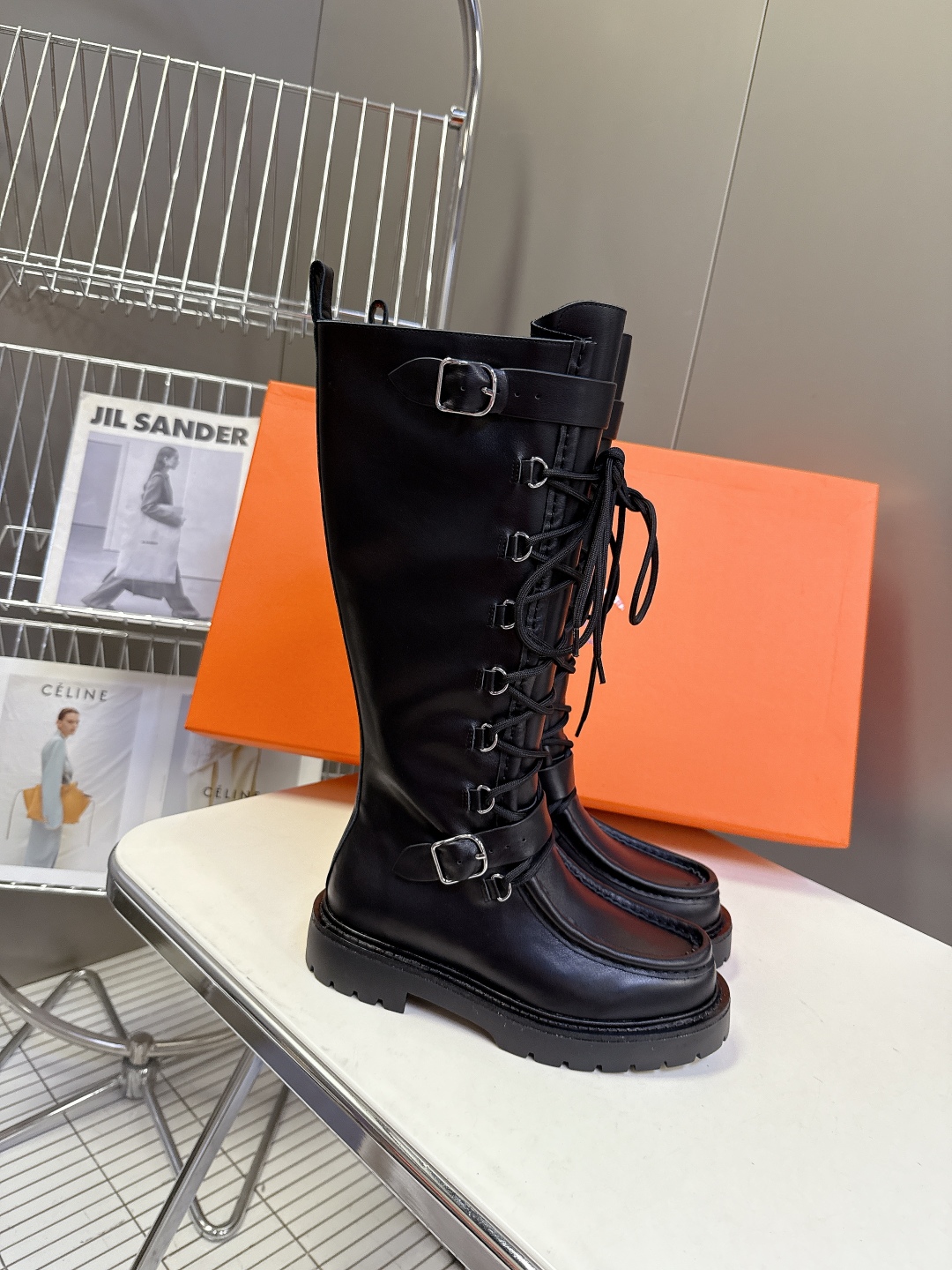Hermes 爱马仕秋冬最新款机车风皮带扣系带短靴 长靴 专柜超难配货 🐎家靴子的设计风格通常以经典简约