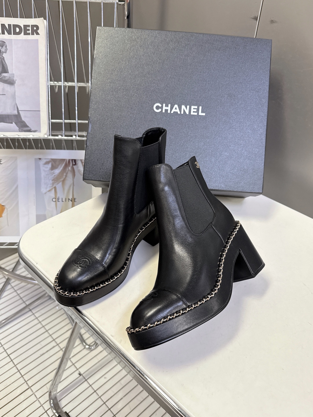 CHANEL香奈儿25秋冬最新款一脚蹬链条靴小红书力推款 怎么搭配都好看 时髦精必备 香奈儿女士钟爱简约