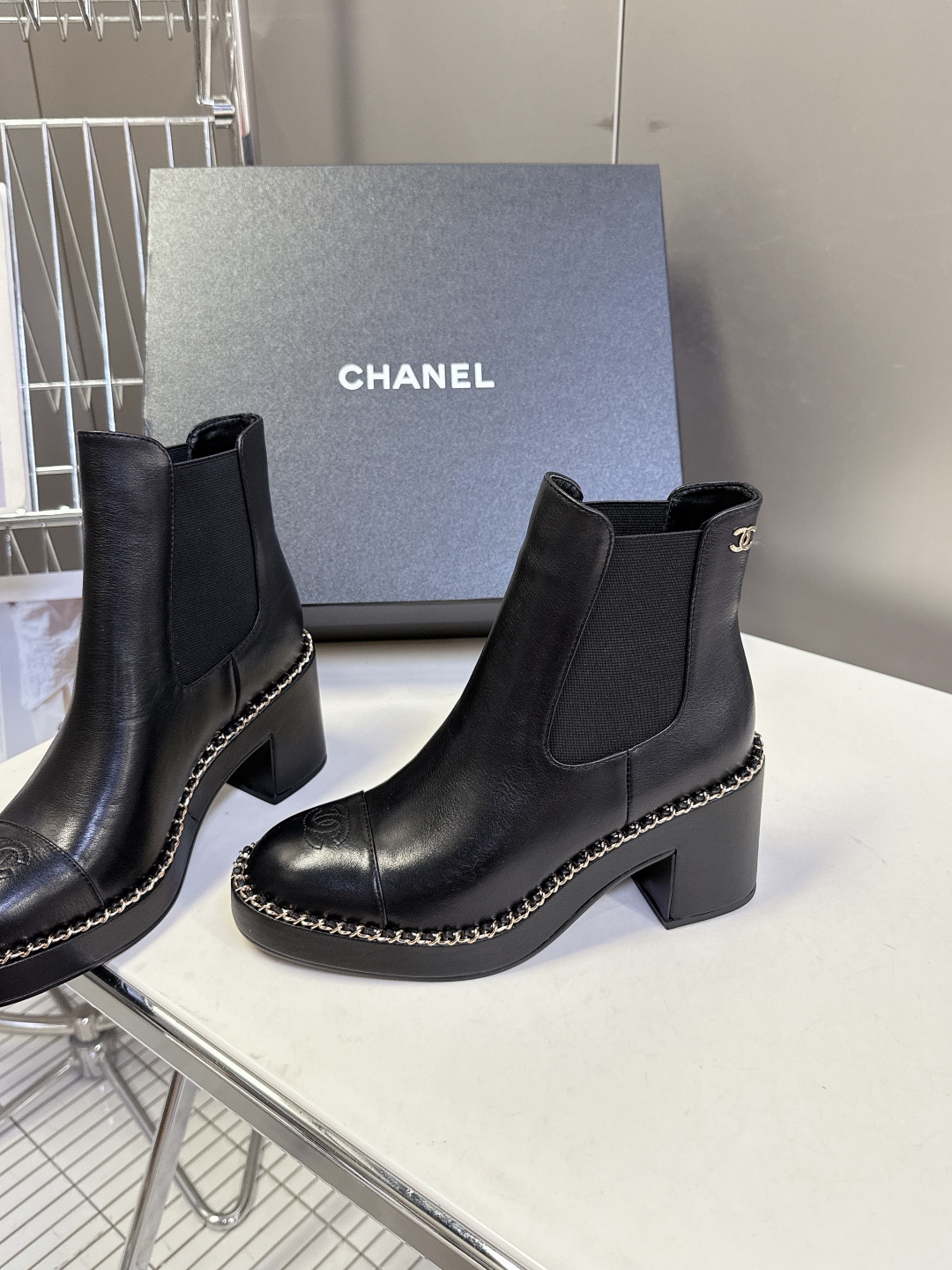 CHANEL香奈儿25秋冬最新款一脚蹬链条靴小红书力推款 怎么搭配都好看 时髦精必备 香奈儿女士钟爱简约
