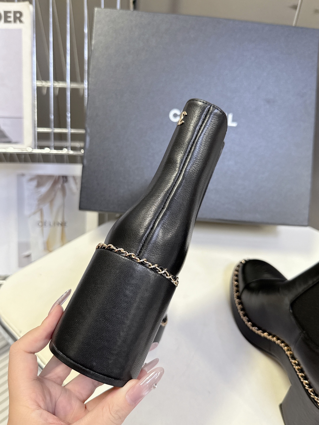CHANEL香奈儿25秋冬最新款一脚蹬链条靴小红书力推款 怎么搭配都好看 时髦精必备 香奈儿女士钟爱简约