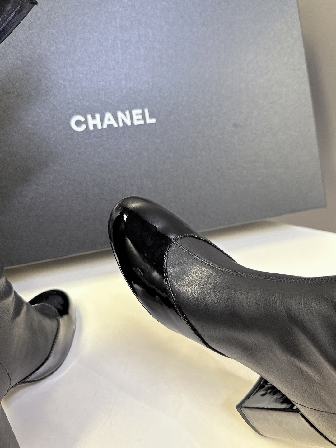 CHANEL香奈儿25秋冬走秀款蝴蝶结长靴小红书力推款 怎么搭配都好看 时髦精必备 香奈儿女士钟爱简约又