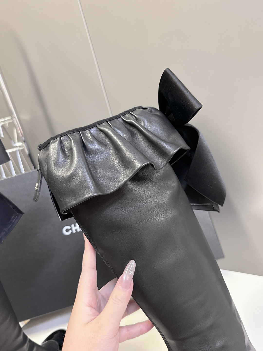 CHANEL香奈儿25秋冬走秀款蝴蝶结长靴小红书力推款 怎么搭配都好看 时髦精必备 香奈儿女士钟爱简约又