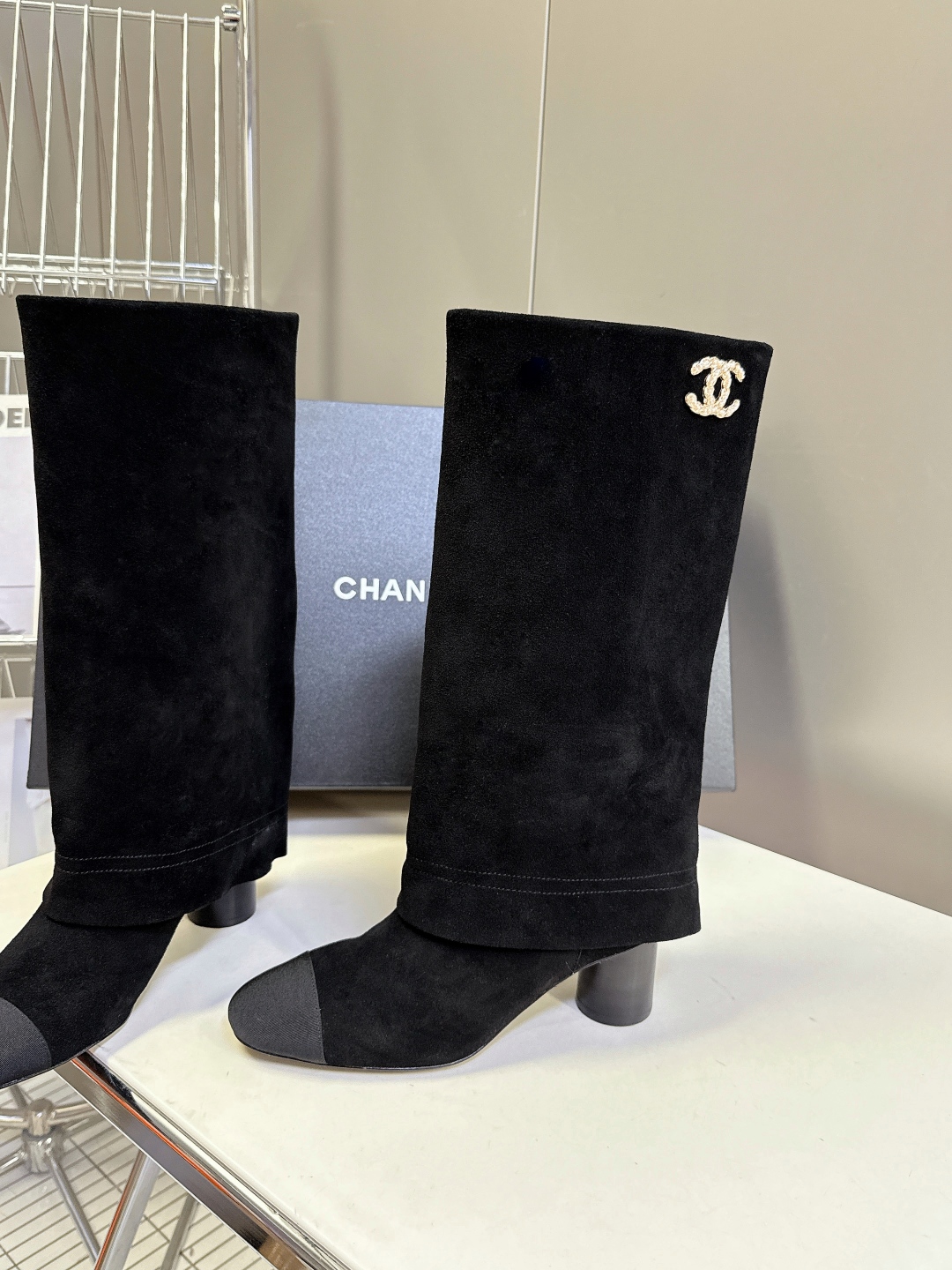 CHANEL香奈儿经典秀款四季裤筒靴强烈推荐 一定要买的神仙靴子 贼显腿长！比例王！超多明星时尚博主种草
