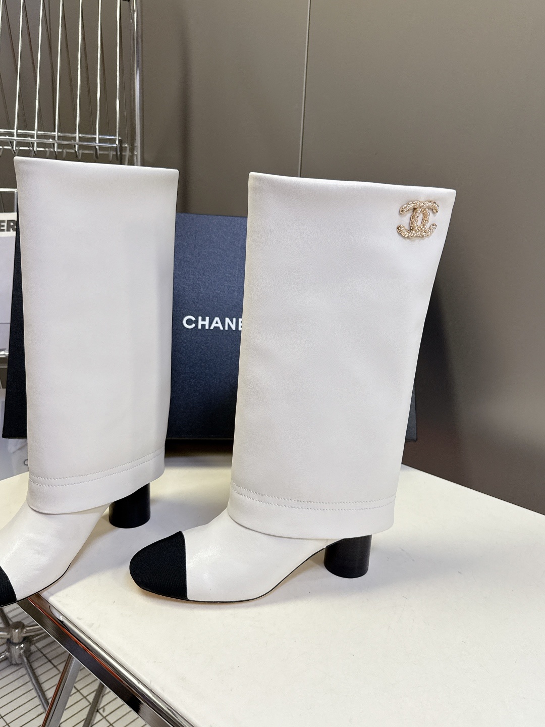 CHANEL香奈儿经典秀款四季裤筒靴强烈推荐 一定要买的神仙靴子 贼显腿长!比例王!超多明星时尚博主种草