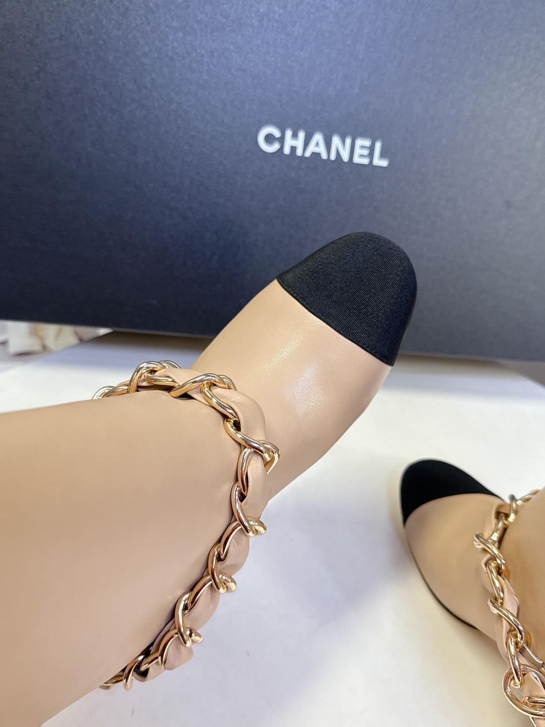 CHANEL香奈儿经典秀款四季裤筒靴强烈推荐 一定要买的神仙靴子 贼显腿长!比例王!超多明星时尚博主种草