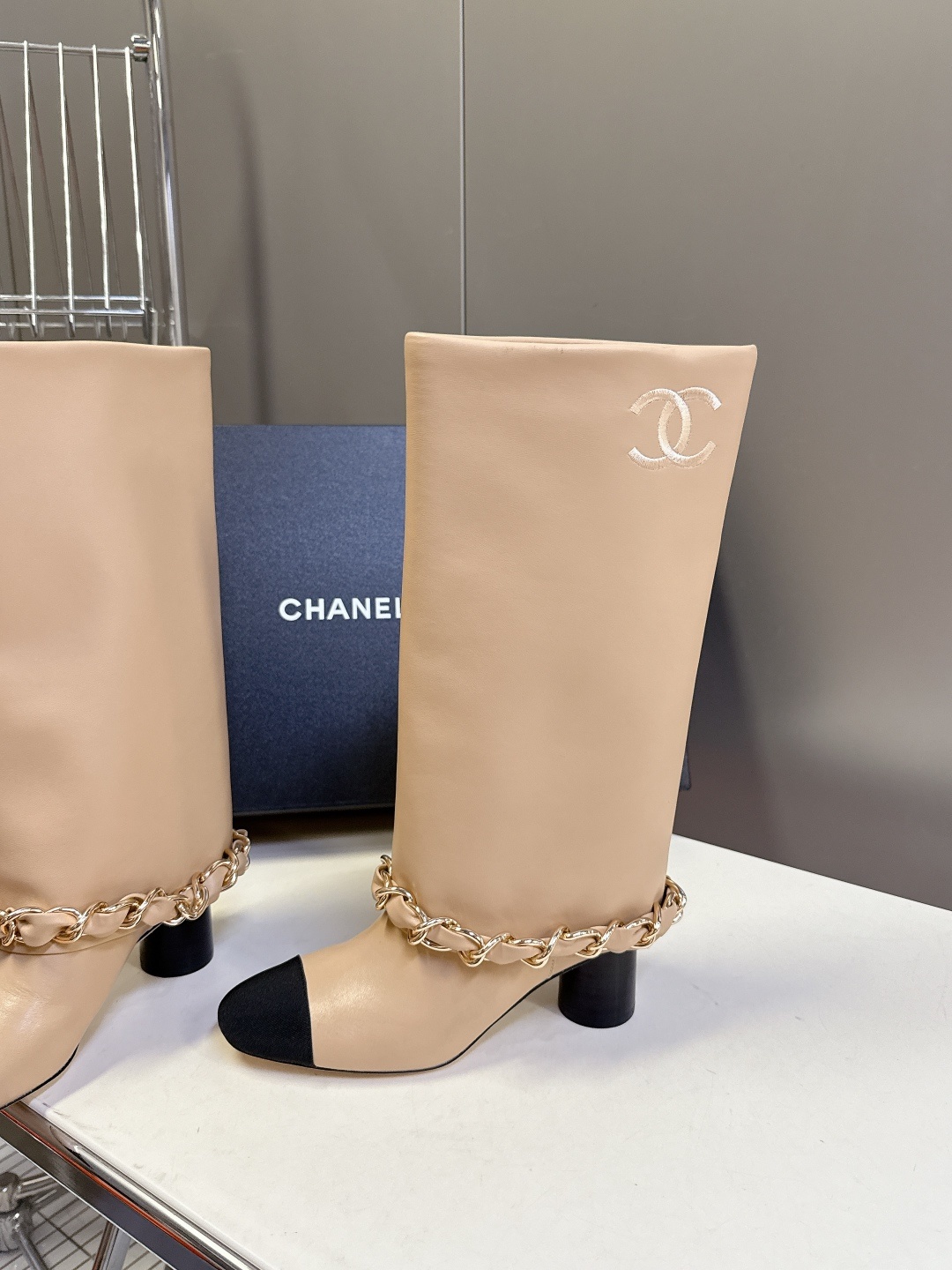 CHANEL香奈儿经典秀款四季裤筒靴强烈推荐 一定要买的神仙靴子 贼显腿长!比例王!超多明星时尚博主种草
