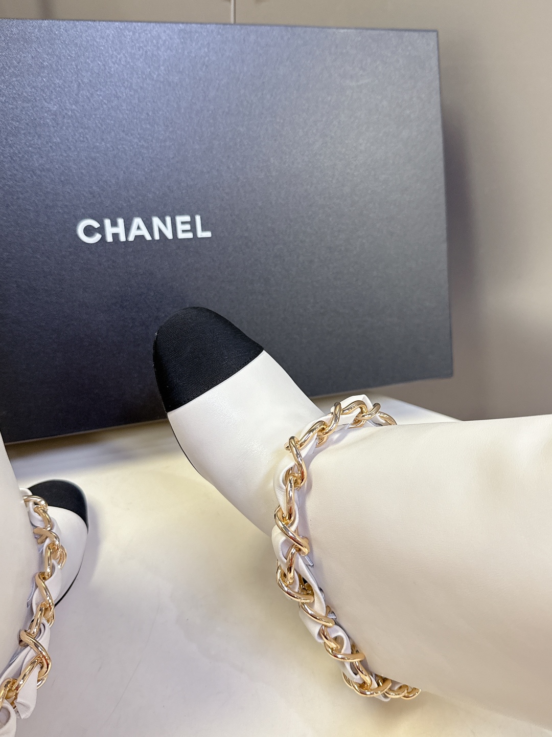CHANEL香奈儿经典秀款四季裤筒靴强烈推荐 一定要买的神仙靴子 贼显腿长！比例王！超多明星时尚博主种草