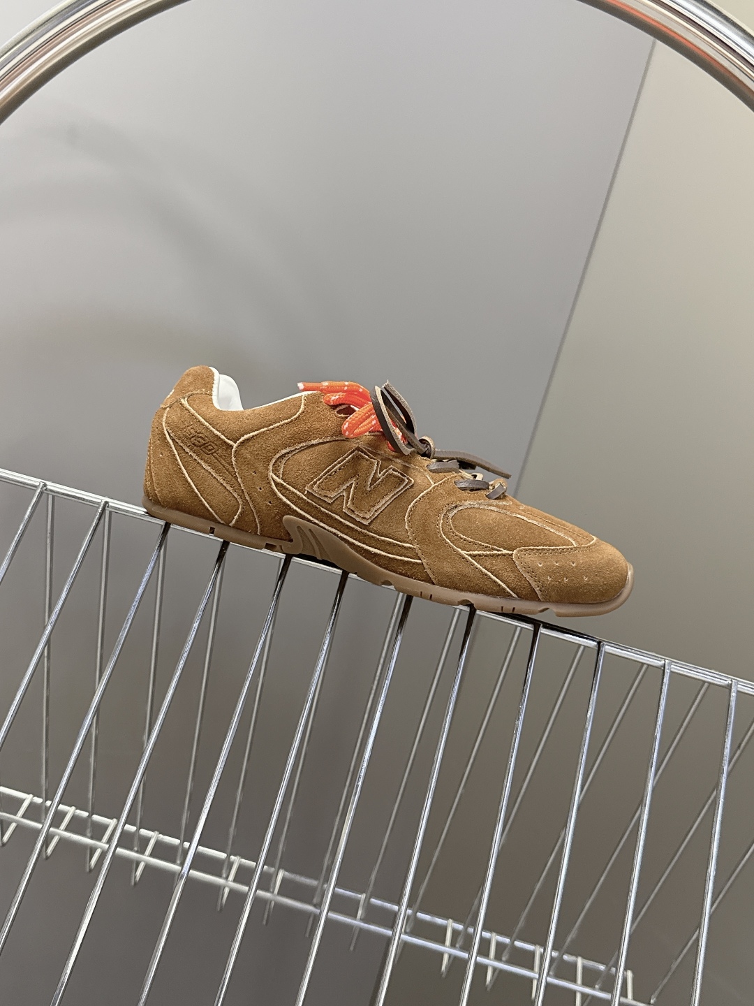 Miu Miu✖️New Balance 联名系列运动鞋、各大品牌都热衷于跨界联名、缪缪这次联名诚意满满