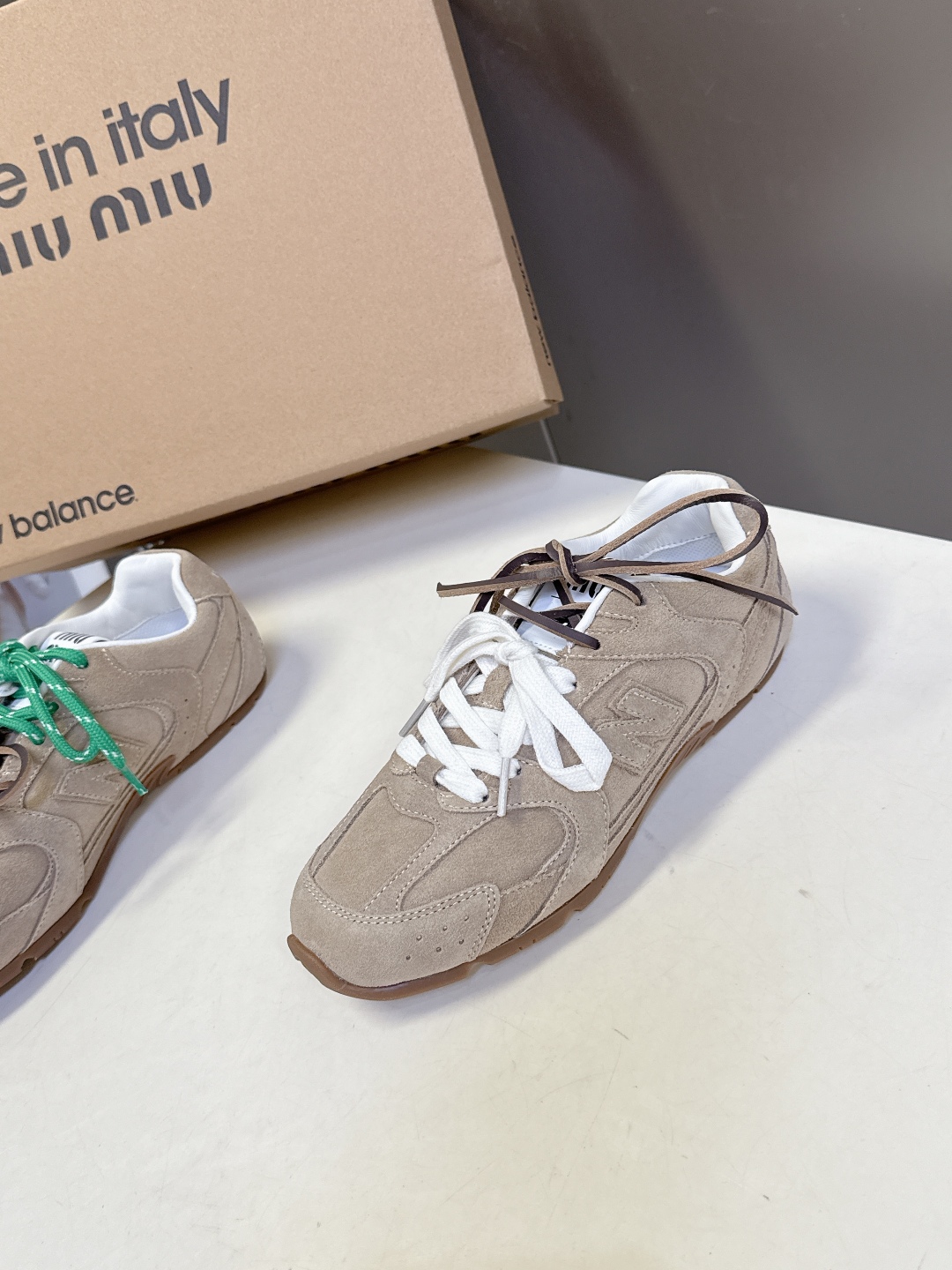 Miu Miu✖️New Balance 联名系列运动鞋、各大品牌都热衷于跨界联名、缪缪这次联名诚意满满