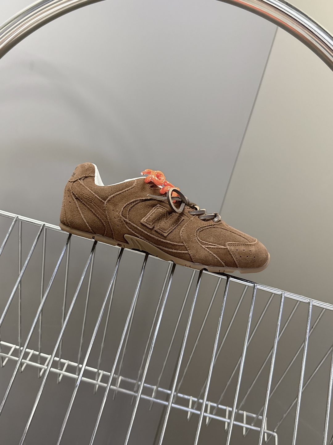 Miu Miu✖️New Balance 联名系列运动鞋、各大品牌都热衷于跨界联名、缪缪这次联名诚意满满