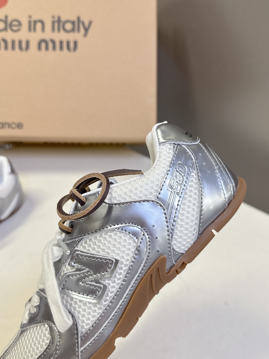 Miu Miu✖️New Balance 联名系列运动鞋、各大品牌都热衷于跨界联名、缪缪这次联名诚意满满