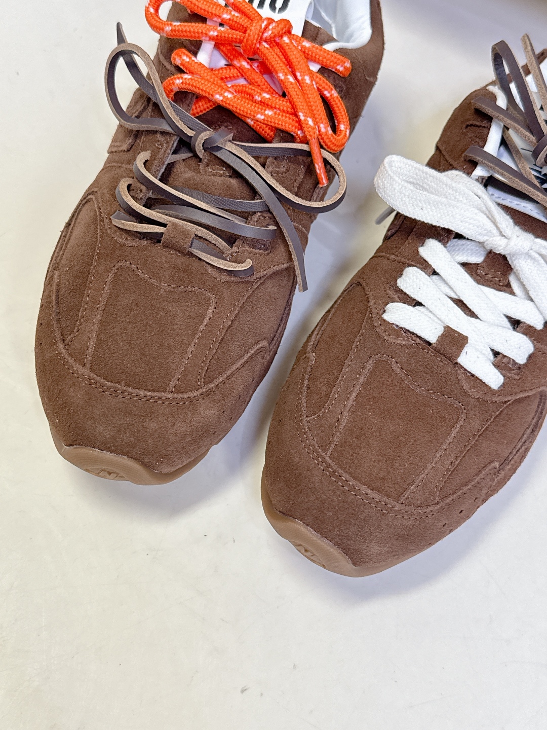 Miu Miu✖️New Balance 联名系列运动鞋、各大品牌都热衷于跨界联名、缪缪这次联名诚意满满