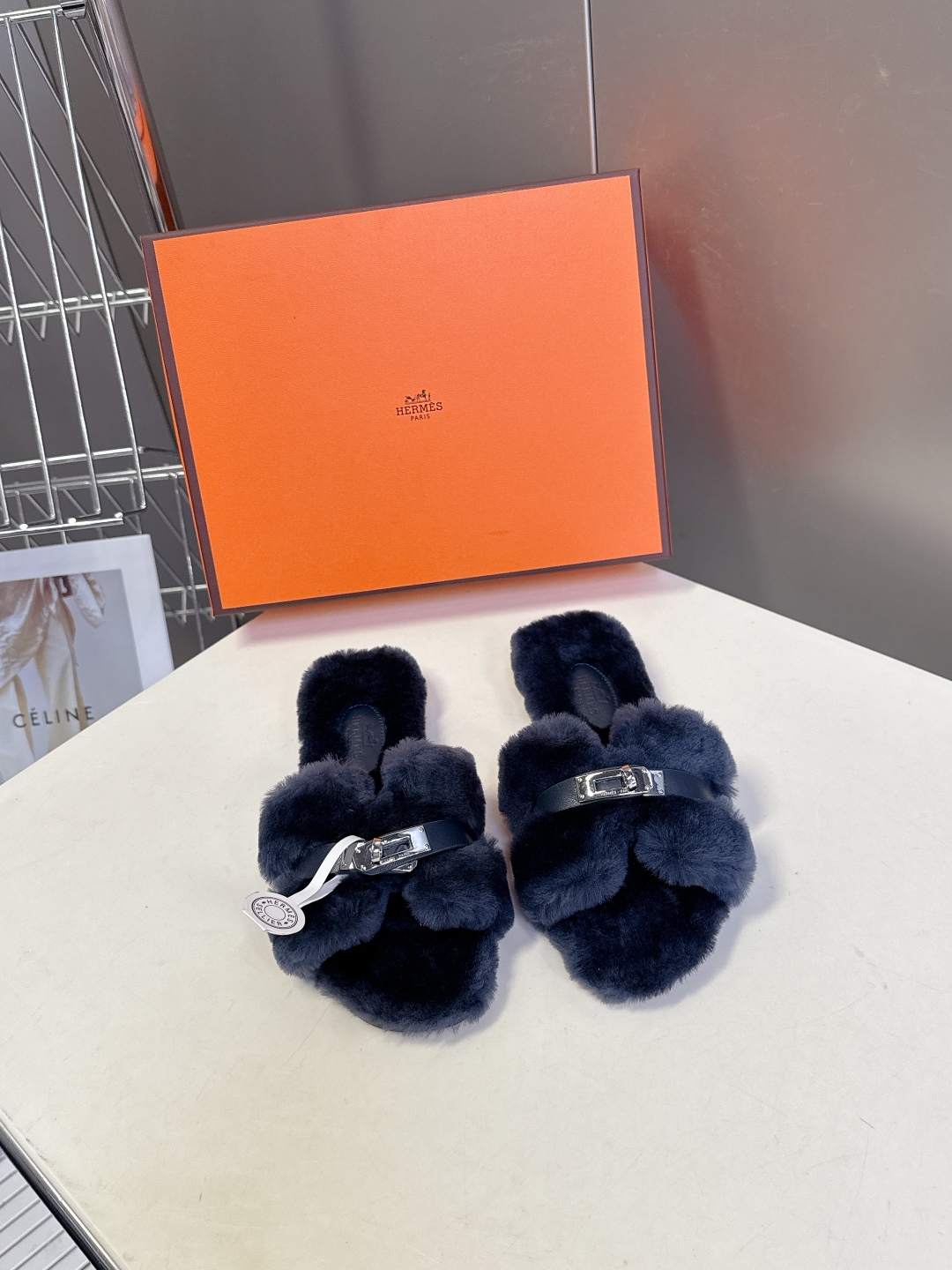 Hermes爱马仕经典kelly扣H拖 高定版本 经典常青树系列单品 面料 ：皮毛一体🐑毛 包中底料 ：