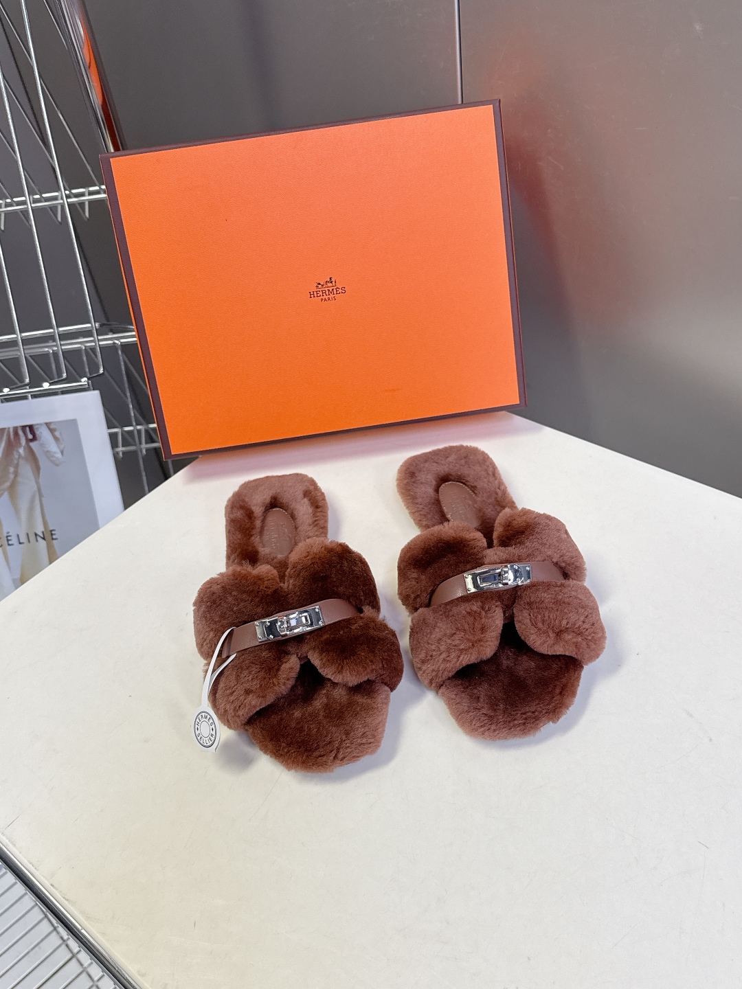 Hermes爱马仕经典kelly扣H拖 高定版本 经典常青树系列单品 面料 ：皮毛一体🐑毛 包中底料 ：