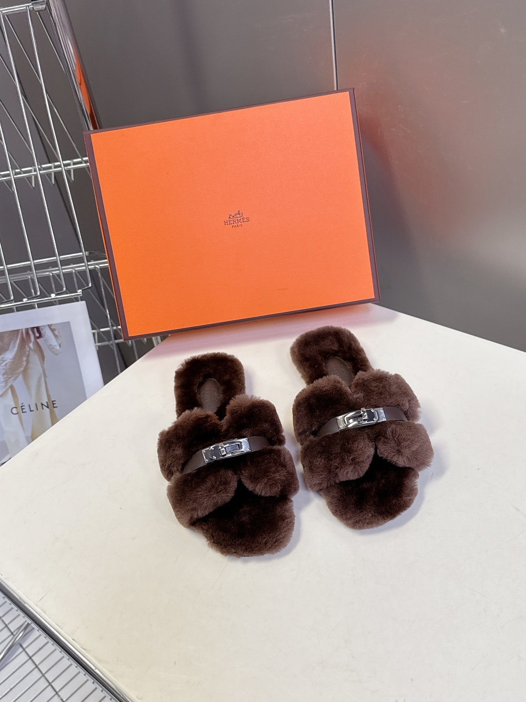 Hermes爱马仕经典kelly扣H拖 高定版本 经典常青树系列单品 面料 ：皮毛一体🐑毛 包中底料 ：