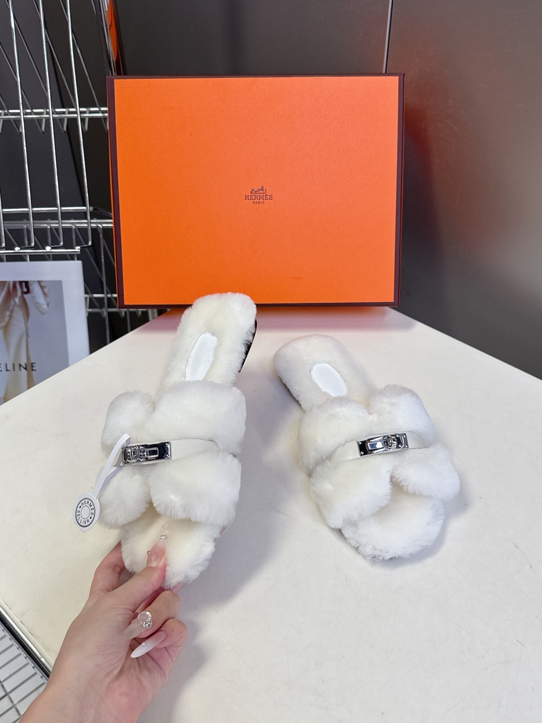 Hermes爱马仕经典kelly扣H拖 高定版本 经典常青树系列单品 面料 :皮毛一体🐑毛 包中底料 :