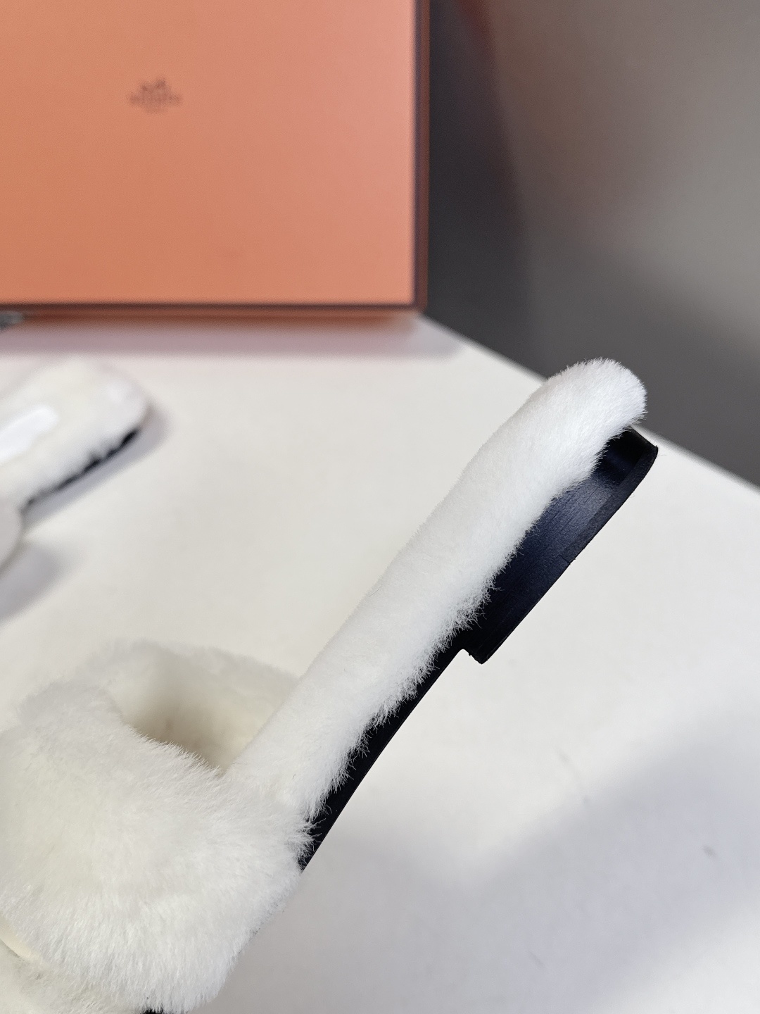 Hermes爱马仕经典kelly扣H拖 高定版本 经典常青树系列单品 面料 :皮毛一体🐑毛 包中底料 :