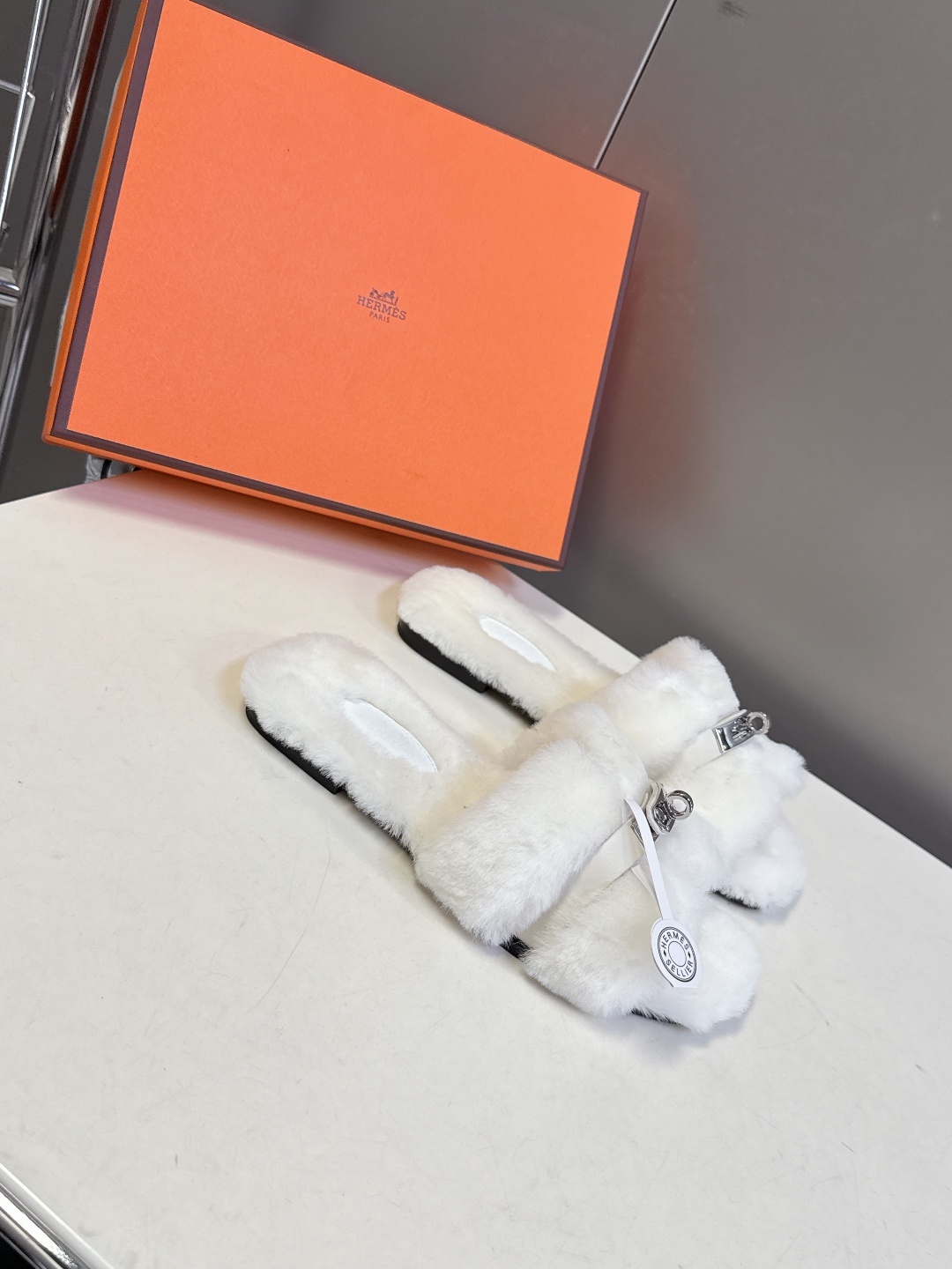 Hermes爱马仕经典kelly扣H拖 高定版本 经典常青树系列单品 面料 :皮毛一体🐑毛 包中底料 :