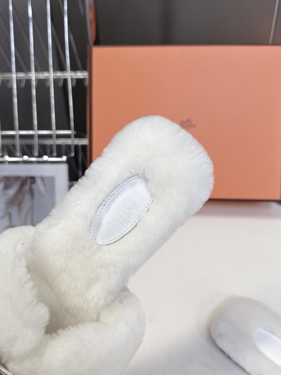 Hermes爱马仕经典kelly扣H拖 高定版本 经典常青树系列单品 面料 :皮毛一体🐑毛 包中底料 :