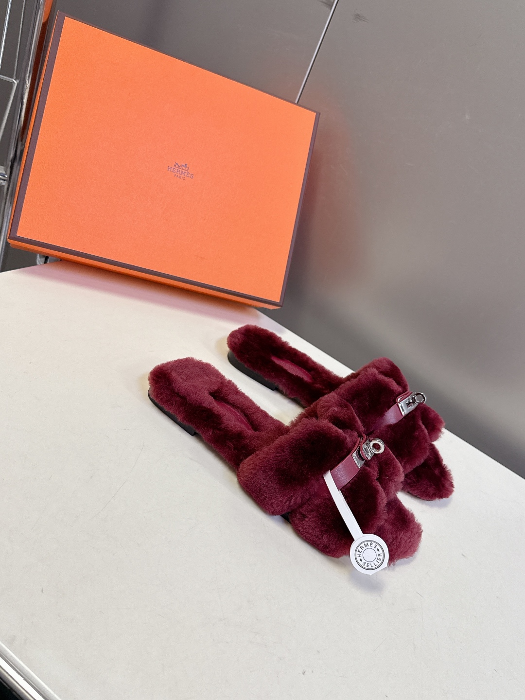 Hermes爱马仕经典kelly扣H拖 高定版本 经典常青树系列单品 面料 ：皮毛一体🐑毛 包中底料 ：