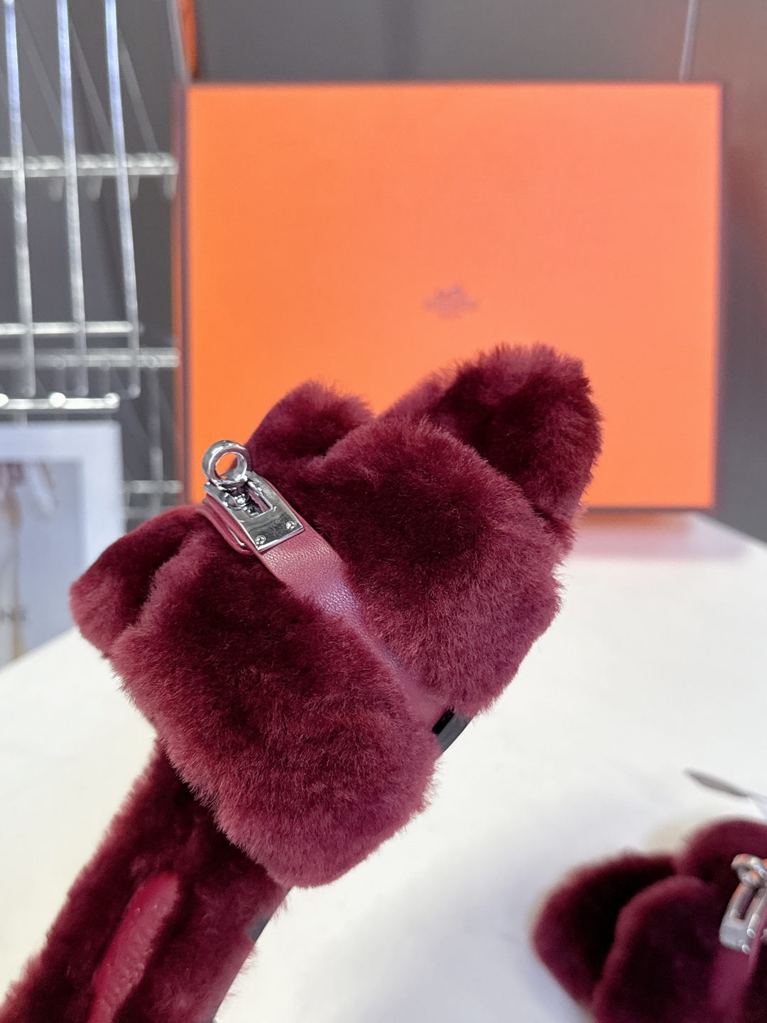 Hermes爱马仕经典kelly扣H拖 高定版本 经典常青树系列单品 面料 ：皮毛一体🐑毛 包中底料 ：