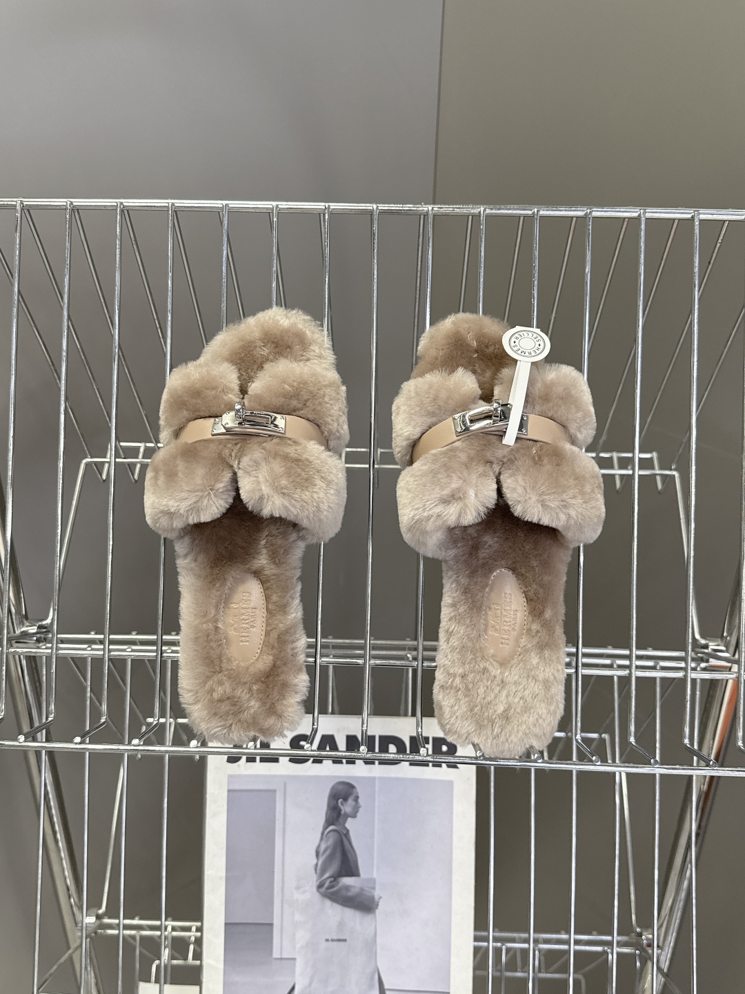 Hermes爱马仕经典kelly扣H拖 高定版本 经典常青树系列单品 面料 ：皮毛一体🐑毛 包中底料 ：