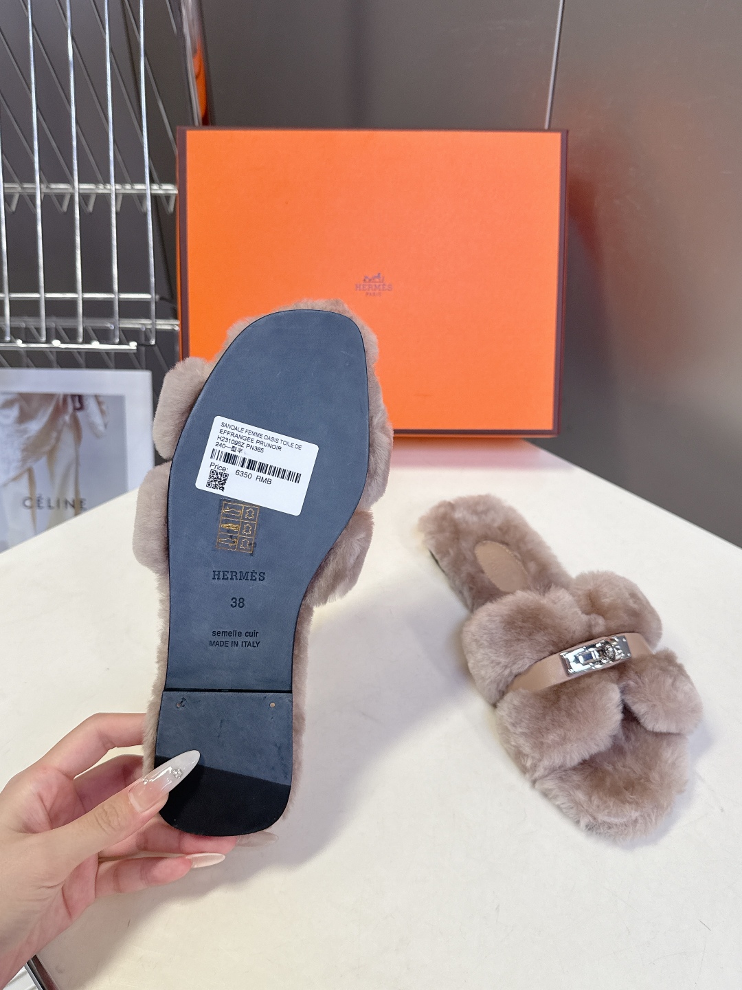 Hermes爱马仕经典kelly扣H拖 高定版本 经典常青树系列单品 面料 ：皮毛一体🐑毛 包中底料 ：