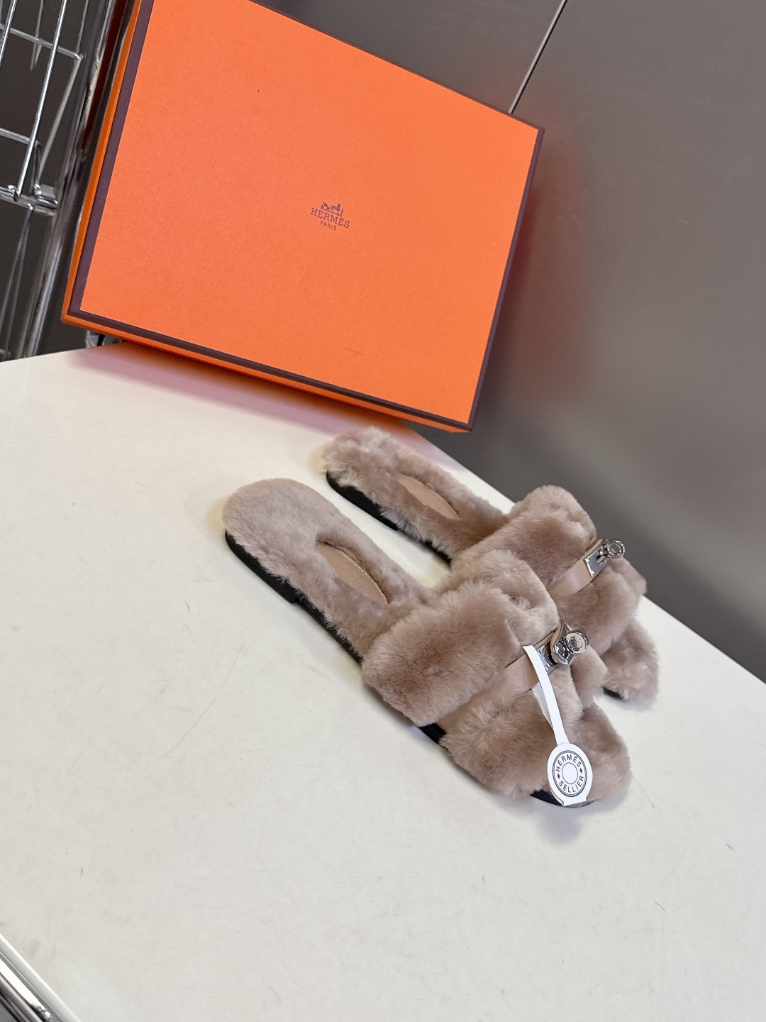 Hermes爱马仕经典kelly扣H拖 高定版本 经典常青树系列单品 面料 ：皮毛一体🐑毛 包中底料 ：