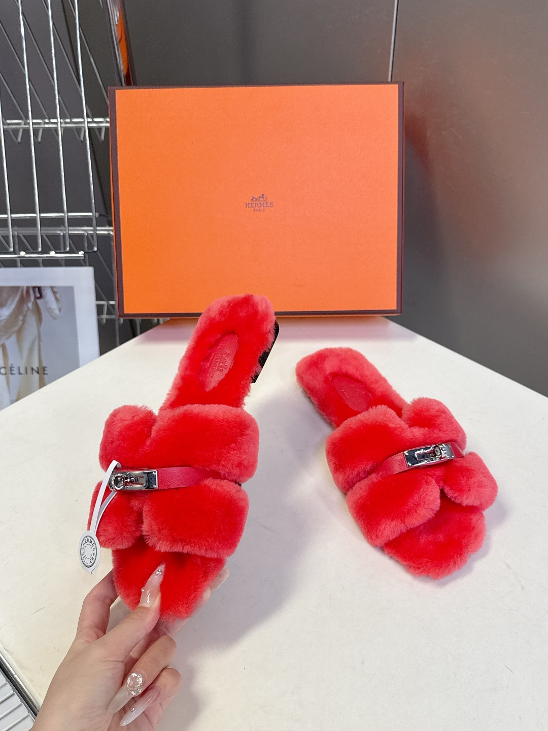 Hermes爱马仕经典kelly扣H拖 高定版本 经典常青树系列单品 面料 ：皮毛一体🐑毛 包中底料 ：
