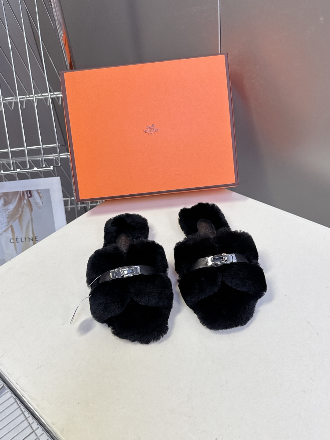 Hermes爱马仕经典kelly扣H拖 高定版本 经典常青树系列单品 面料 ：皮毛一体🐑毛 包中底料 ：
