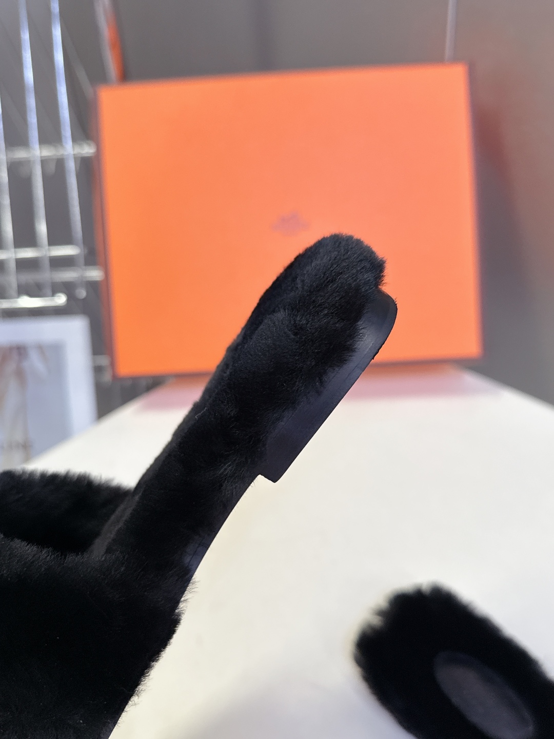 Hermes爱马仕经典kelly扣H拖 高定版本 经典常青树系列单品 面料 ：皮毛一体🐑毛 包中底料 ：