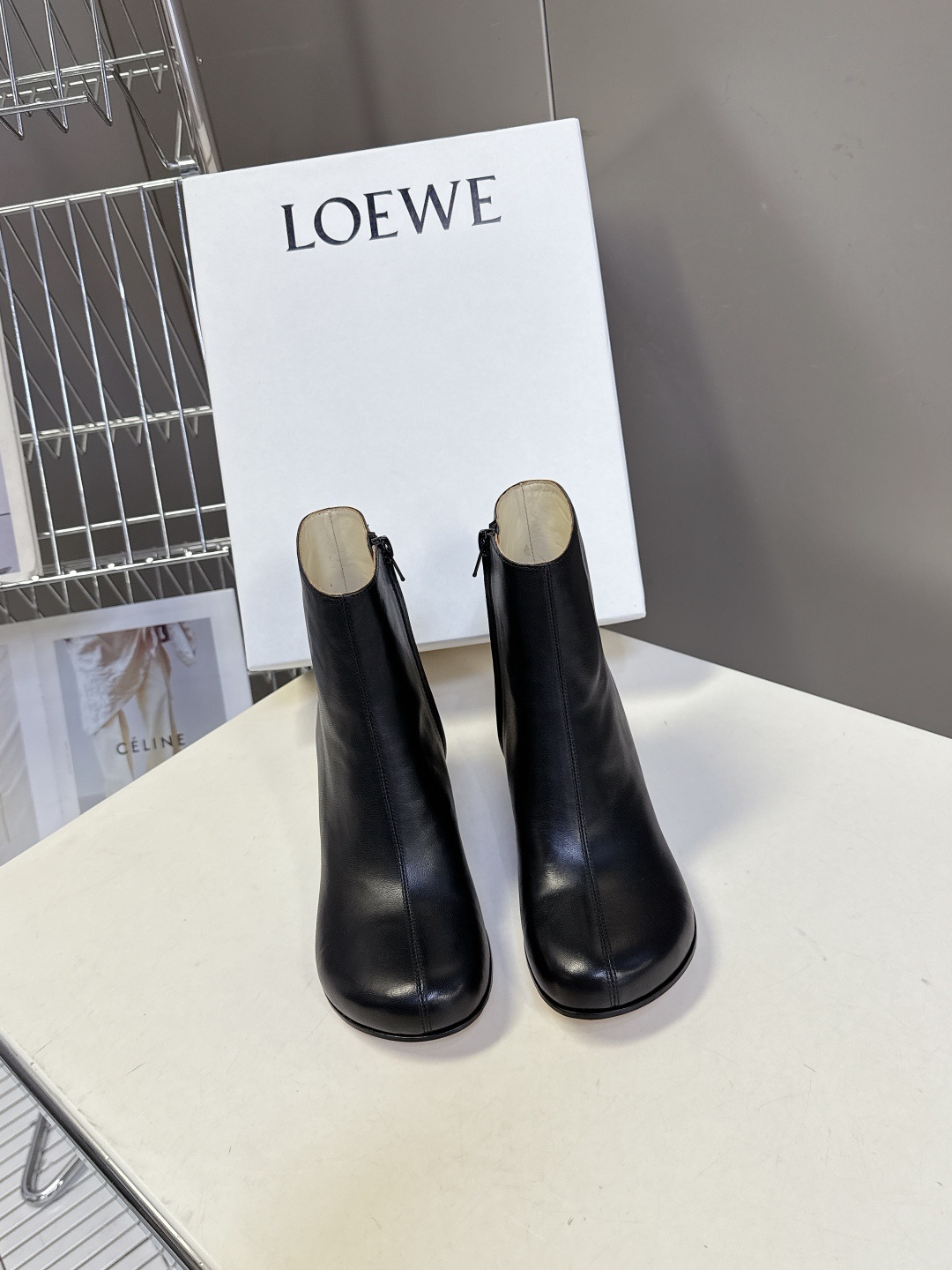 LOEWE罗意威2025秋冬最新款时装靴 超多明星时尚博主种草 简约大气时髦 耐看不过时 是时尚圈永不退