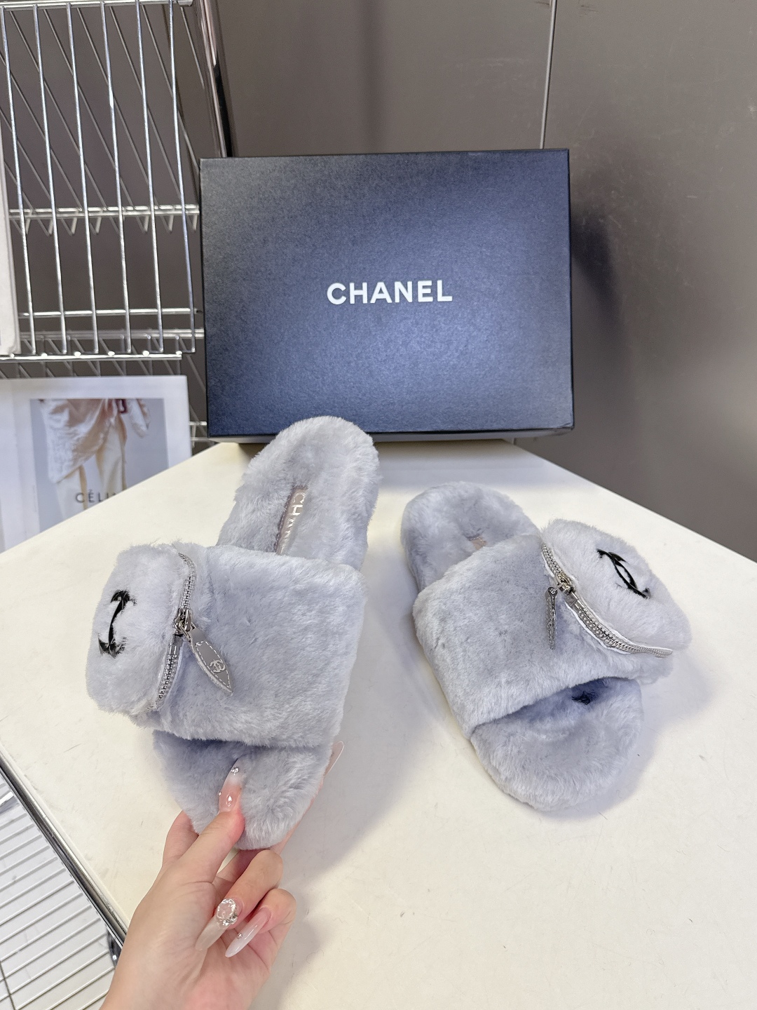 CHANEL香奈儿秋冬最新款双C口袋毛拖～ 超多明星网红种草 这双毛拖也是好好看 小包包设计细节感拉满 