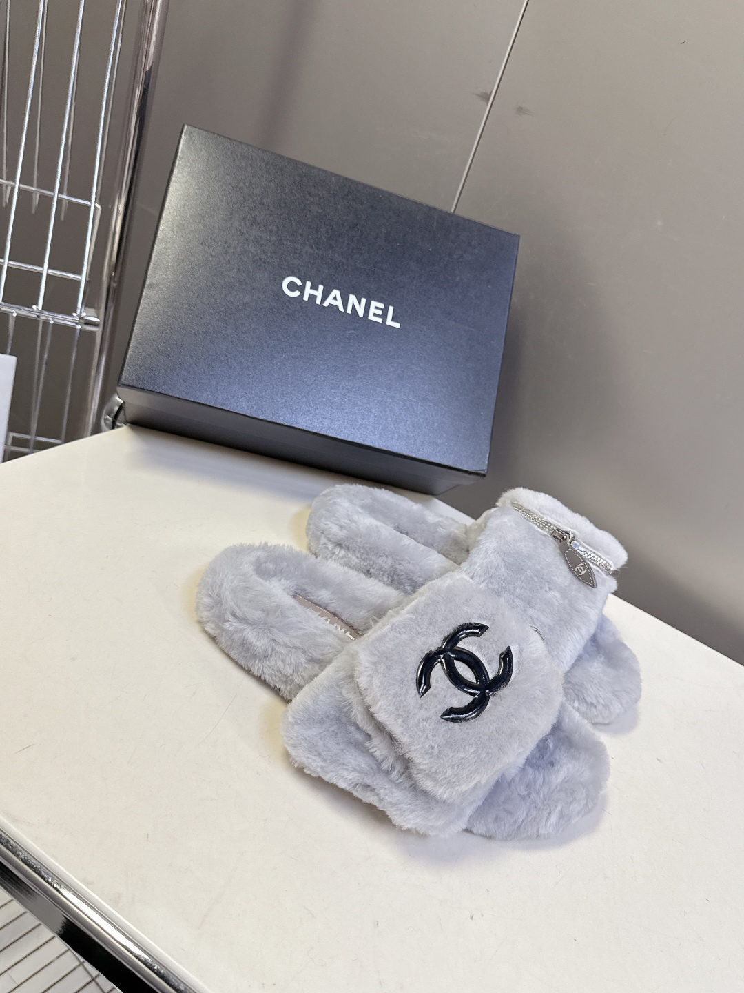 CHANEL香奈儿秋冬最新款双C口袋毛拖～ 超多明星网红种草 这双毛拖也是好好看 小包包设计细节感拉满 