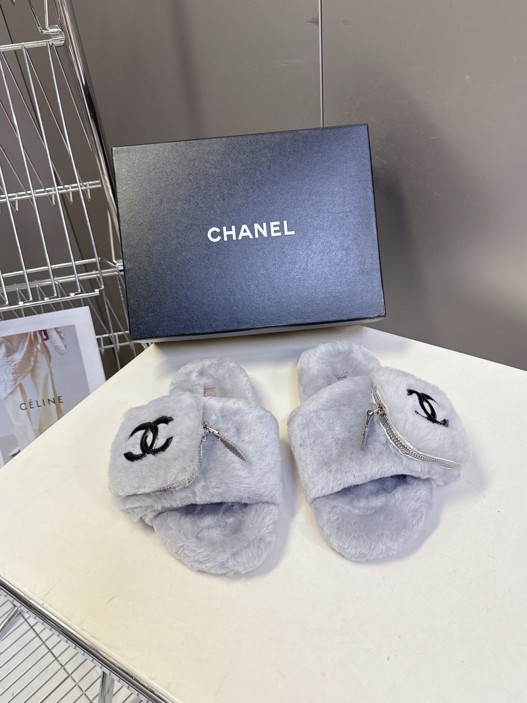 CHANEL香奈儿秋冬最新款双C口袋毛拖～ 超多明星网红种草 这双毛拖也是好好看 小包包设计细节感拉满 