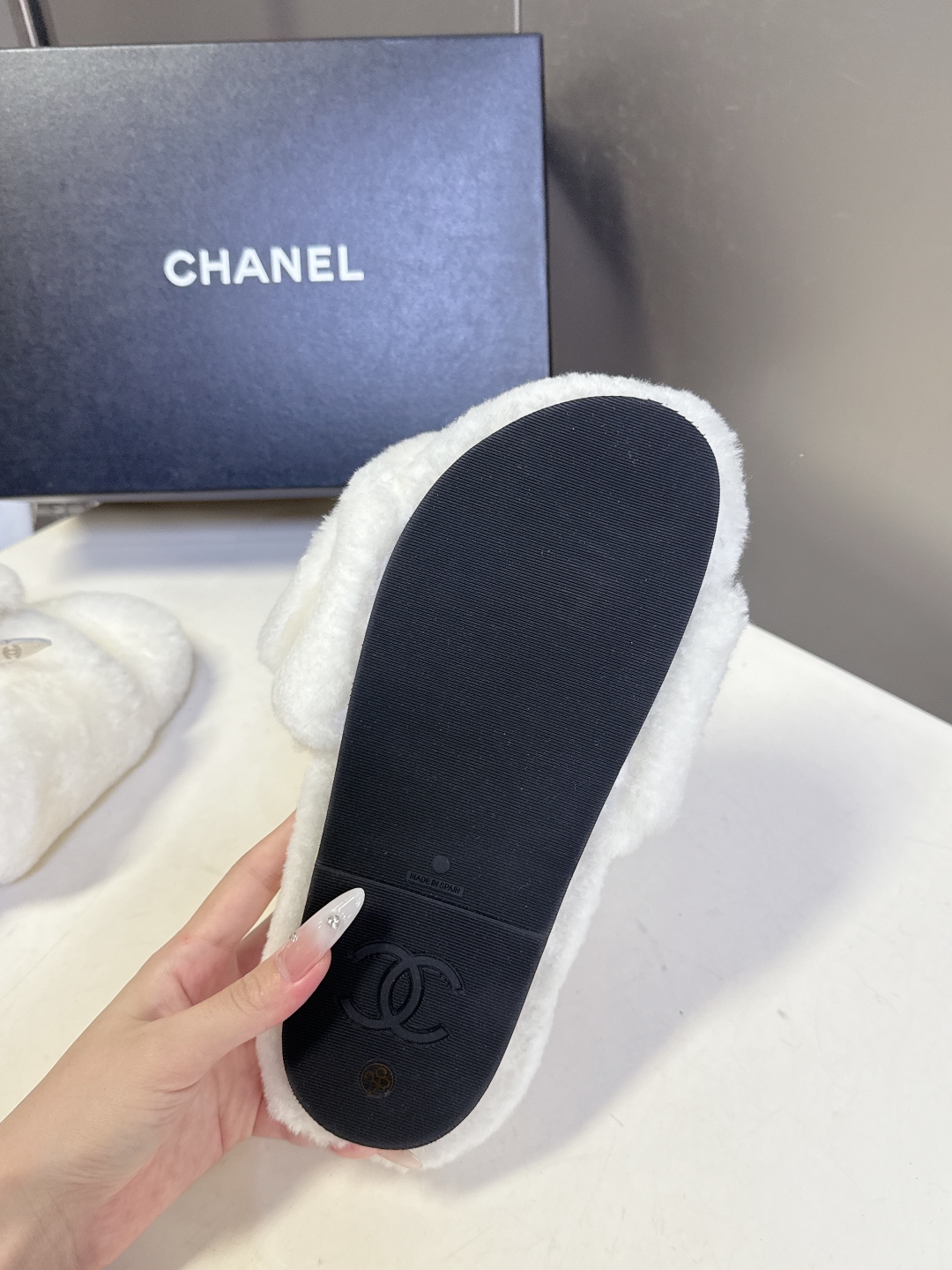 CHANEL香奈儿秋冬最新款双C口袋毛拖～ 超多明星网红种草 这双毛拖也是好好看 小包包设计细节感拉满 
