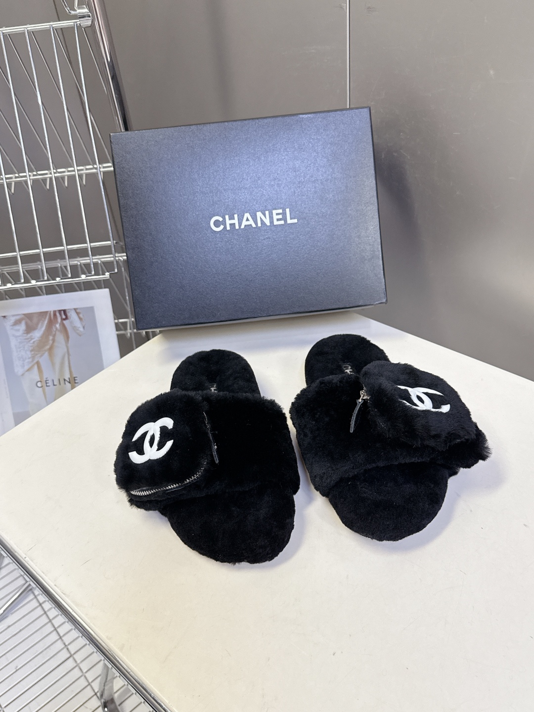 CHANEL香奈儿秋冬最新款双C口袋毛拖～ 超多明星网红种草 这双毛拖也是好好看 小包包设计细节感拉满 