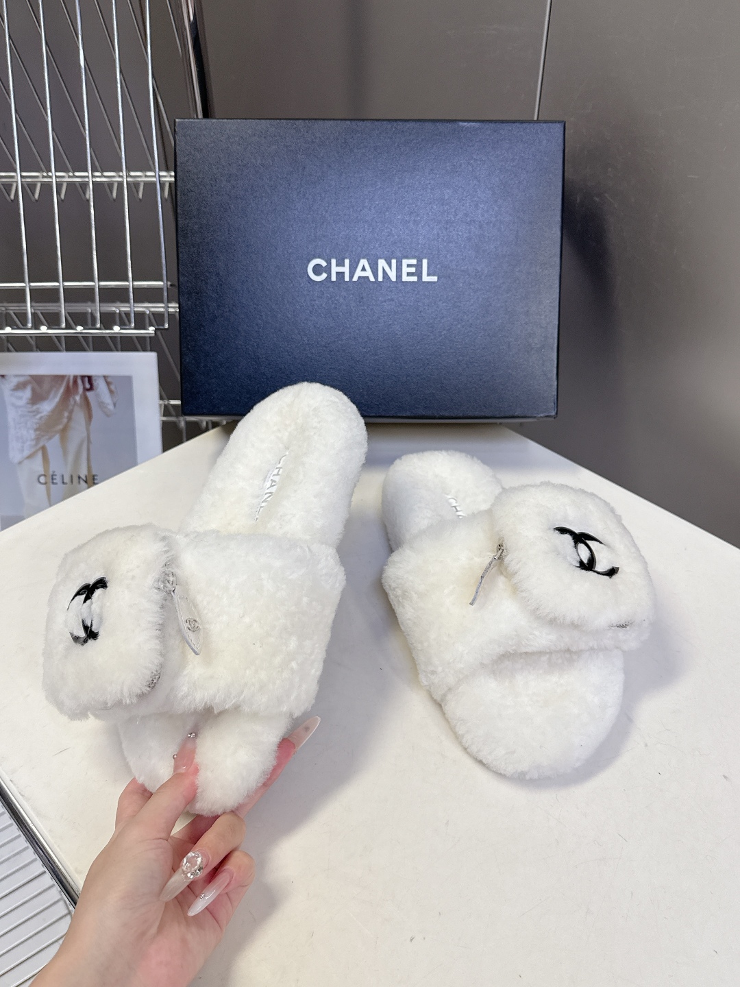 CHANEL香奈儿秋冬最新款双C口袋毛拖～ 超多明星网红种草 这双毛拖也是好好看 小包包设计细节感拉满 