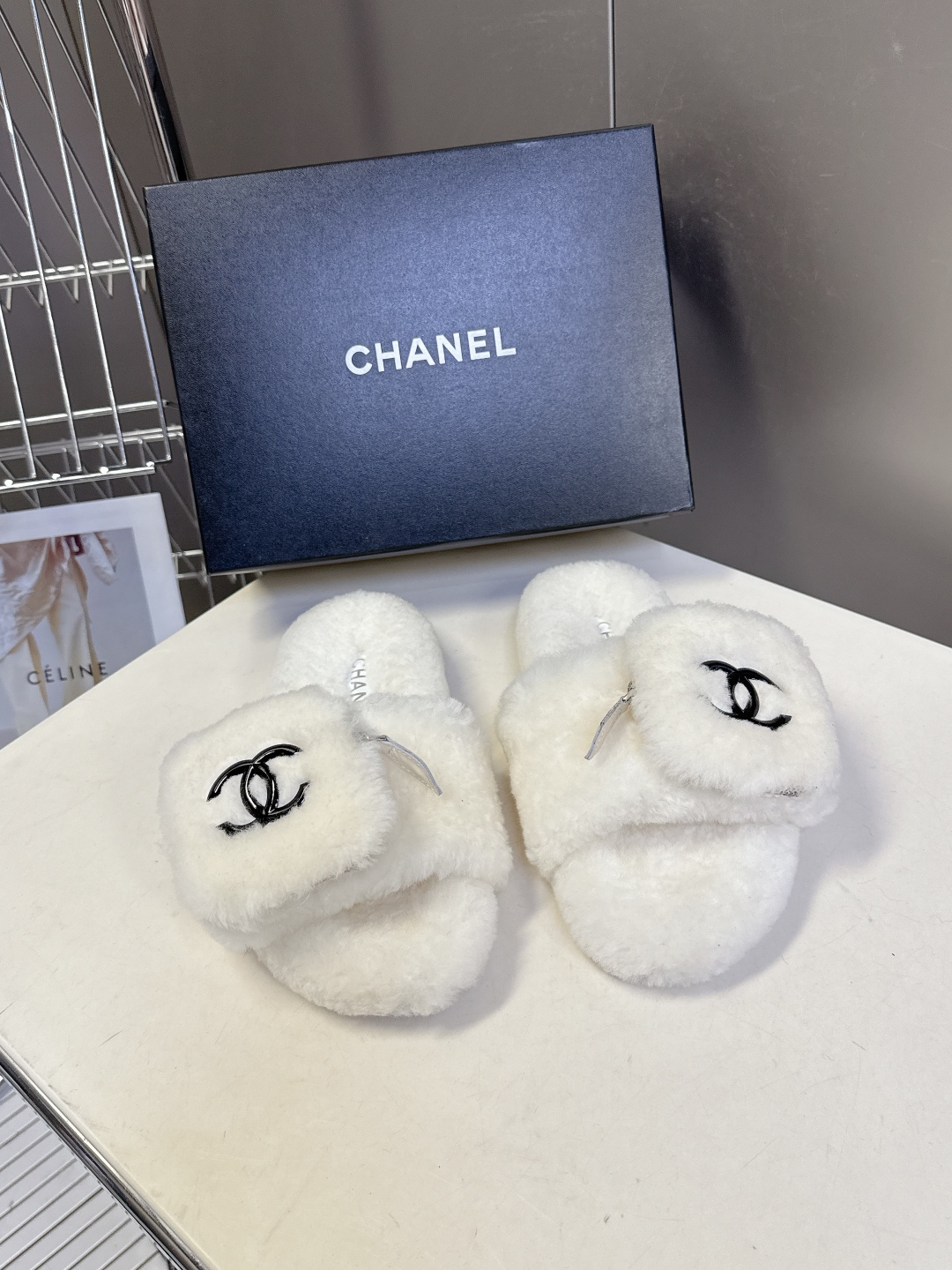 CHANEL香奈儿秋冬最新款双C口袋毛拖～ 超多明星网红种草 这双毛拖也是好好看 小包包设计细节感拉满 