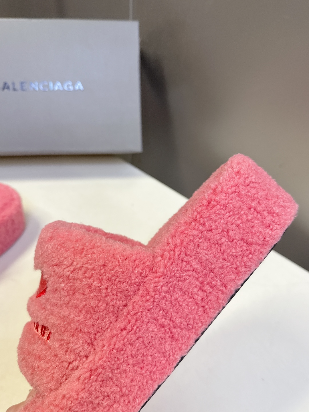 𝐁𝐀𝐋𝐄𝐍𝐂𝐈𝐀𝐆𝐀｜𝐒𝐒 𝐧𝐞𝐰 Balenciaga巴黎世家 新款情侣棉拖爱心刺绣斜纹磨毛棉布面拖鞋