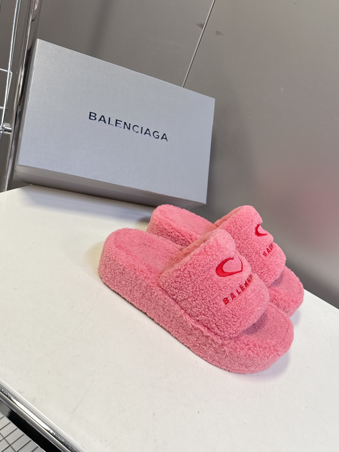 𝐁𝐀𝐋𝐄𝐍𝐂𝐈𝐀𝐆𝐀｜𝐒𝐒 𝐧𝐞𝐰 Balenciaga巴黎世家 新款情侣棉拖爱心刺绣斜纹磨毛棉布面拖鞋