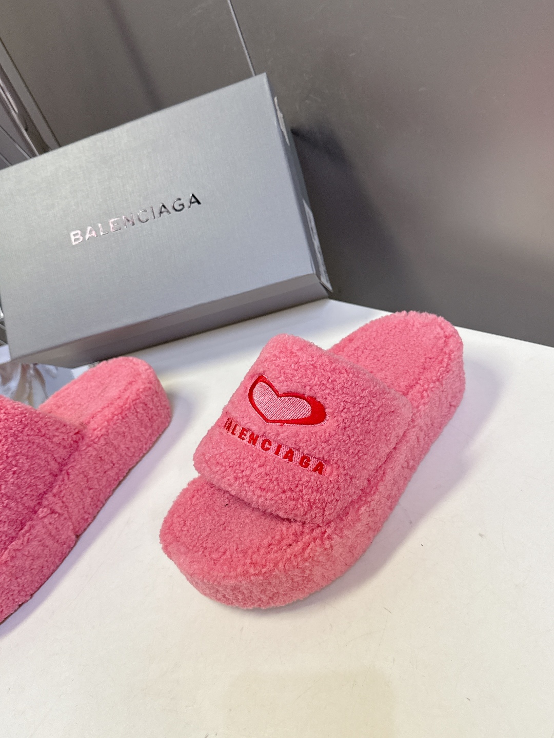 𝐁𝐀𝐋𝐄𝐍𝐂𝐈𝐀𝐆𝐀｜𝐒𝐒 𝐧𝐞𝐰 Balenciaga巴黎世家 新款情侣棉拖爱心刺绣斜纹磨毛棉布面拖鞋