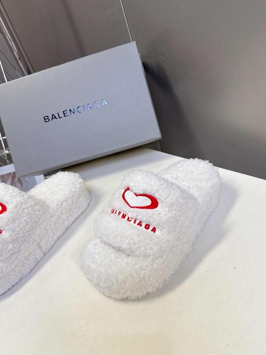 𝐁𝐀𝐋𝐄𝐍𝐂𝐈𝐀𝐆𝐀｜𝐒𝐒 𝐧𝐞𝐰 Balenciaga巴黎世家 新款情侣棉拖爱心刺绣斜纹磨毛棉布面拖鞋