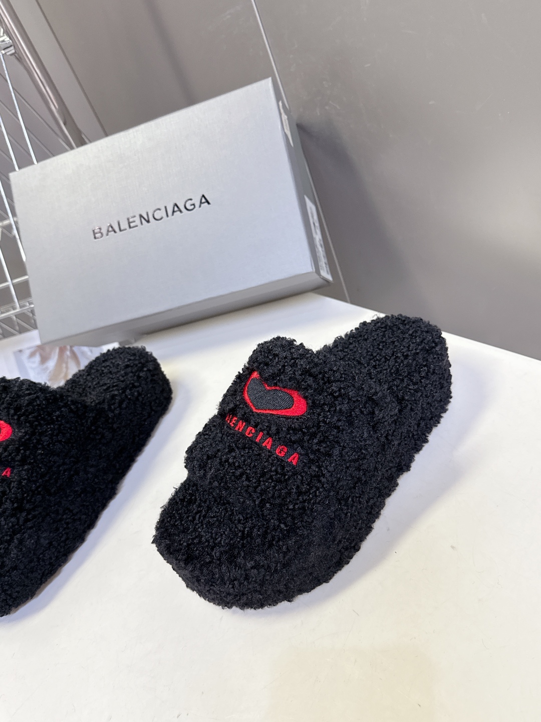 𝐁𝐀𝐋𝐄𝐍𝐂𝐈𝐀𝐆𝐀｜𝐒𝐒 𝐧𝐞𝐰 Balenciaga巴黎世家 新款情侣棉拖爱心刺绣斜纹磨毛棉布面拖鞋