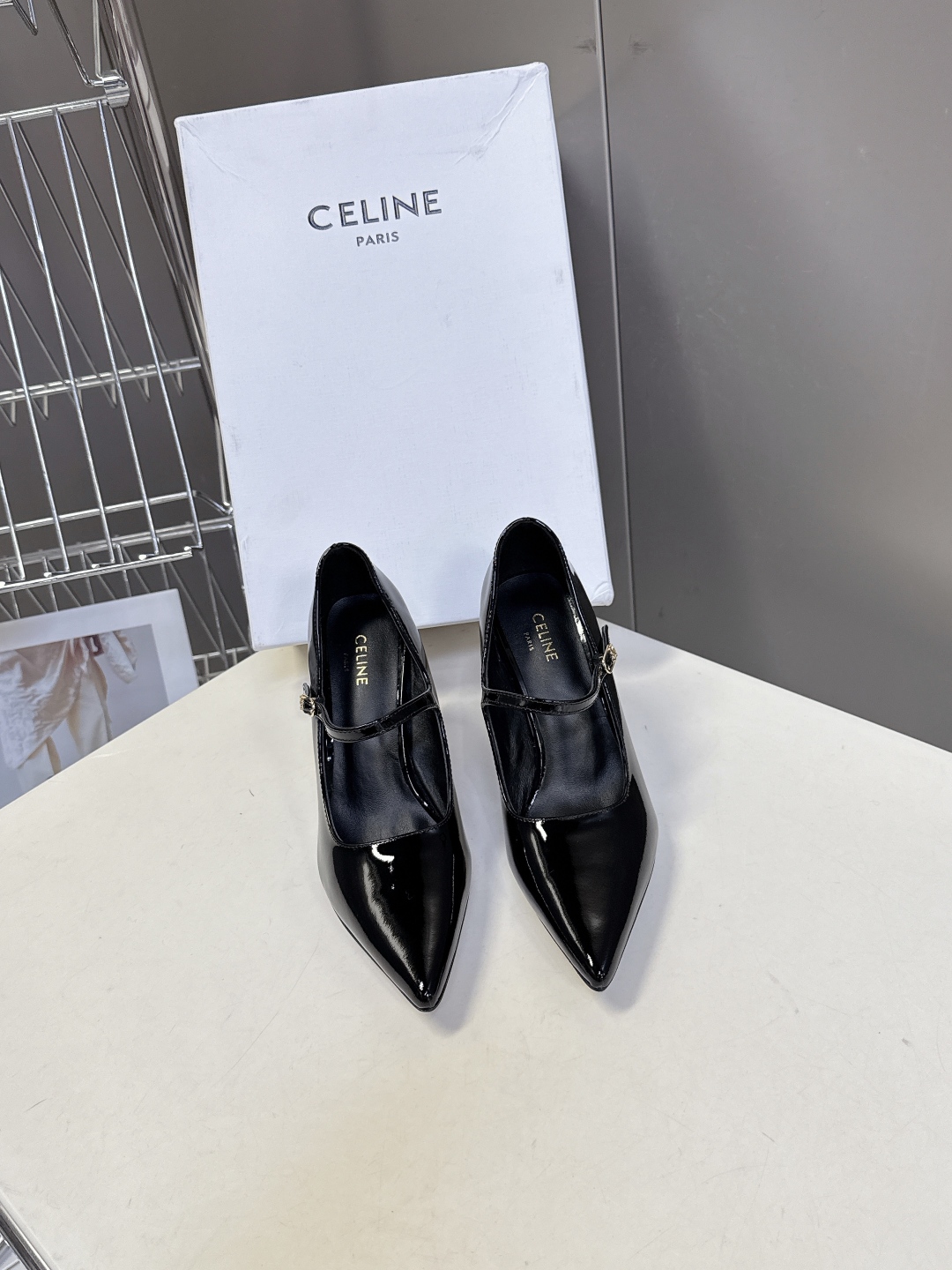 Celine思琳秋冬凯旋门时装高跟鞋 柔美的露脚设计，上脚真的超级显瘦超级美 C家特定的精致凯旋门log
