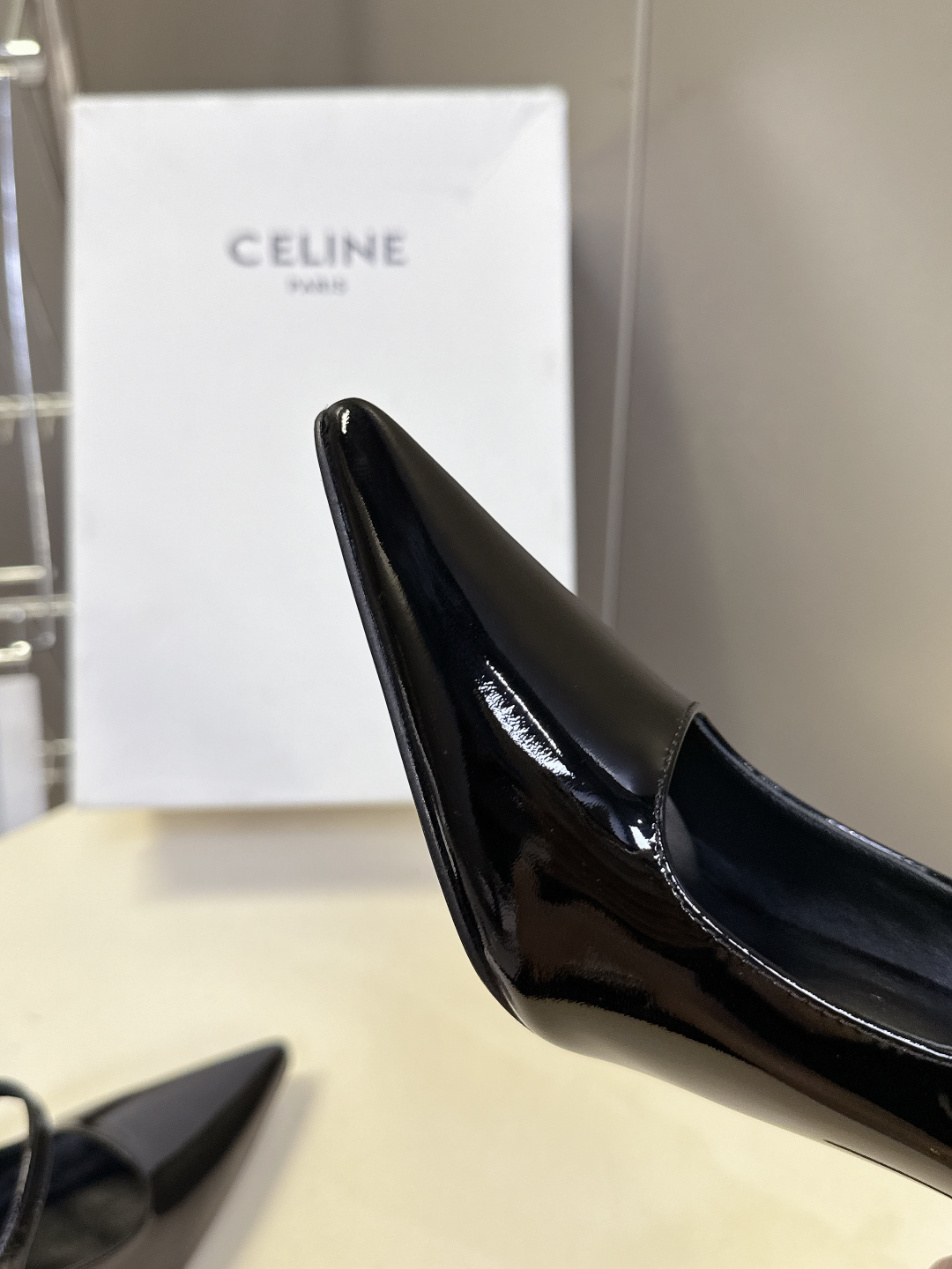 Celine思琳秋冬凯旋门时装高跟鞋 柔美的露脚设计，上脚真的超级显瘦超级美 C家特定的精致凯旋门log