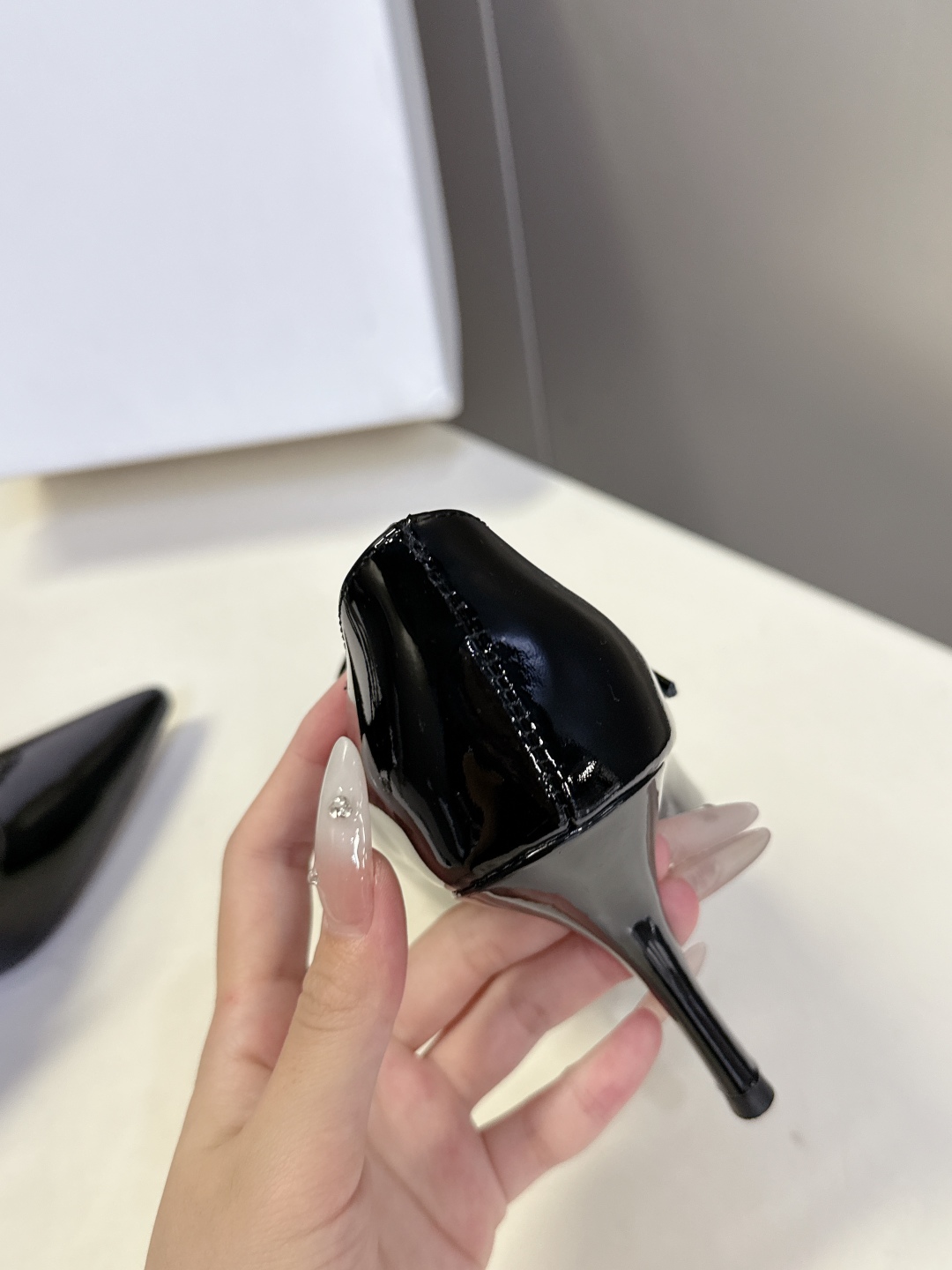 Celine思琳秋冬凯旋门时装高跟鞋 柔美的露脚设计，上脚真的超级显瘦超级美 C家特定的精致凯旋门log