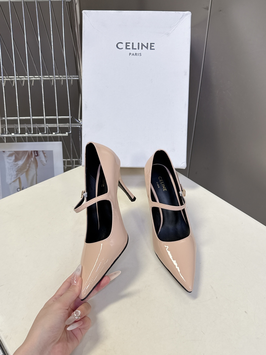 Celine思琳秋冬凯旋门时装高跟鞋 柔美的露脚设计，上脚真的超级显瘦超级美 C家特定的精致凯旋门log