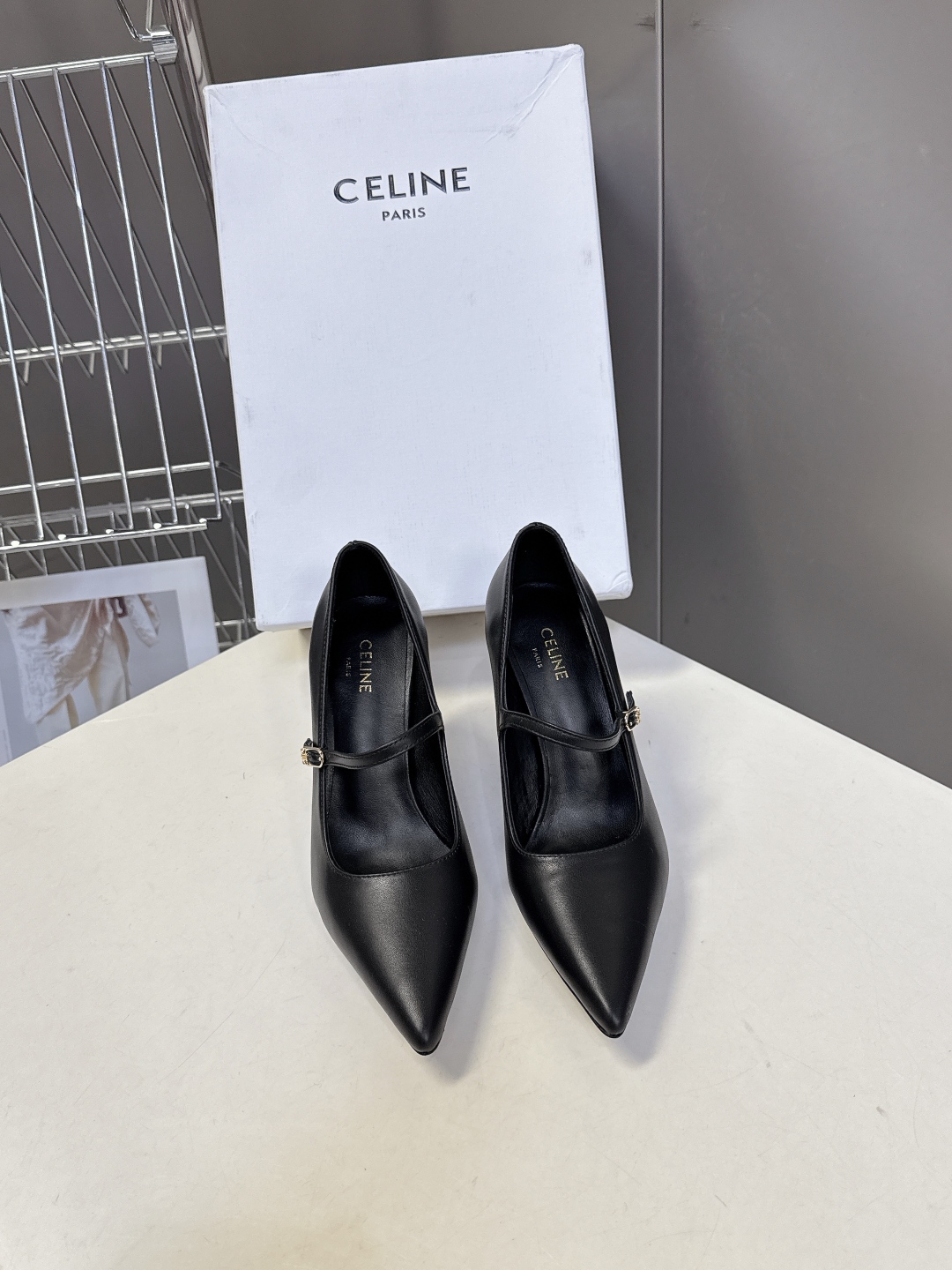 Celine思琳秋冬凯旋门时装高跟鞋 柔美的露脚设计，上脚真的超级显瘦超级美 C家特定的精致凯旋门log
