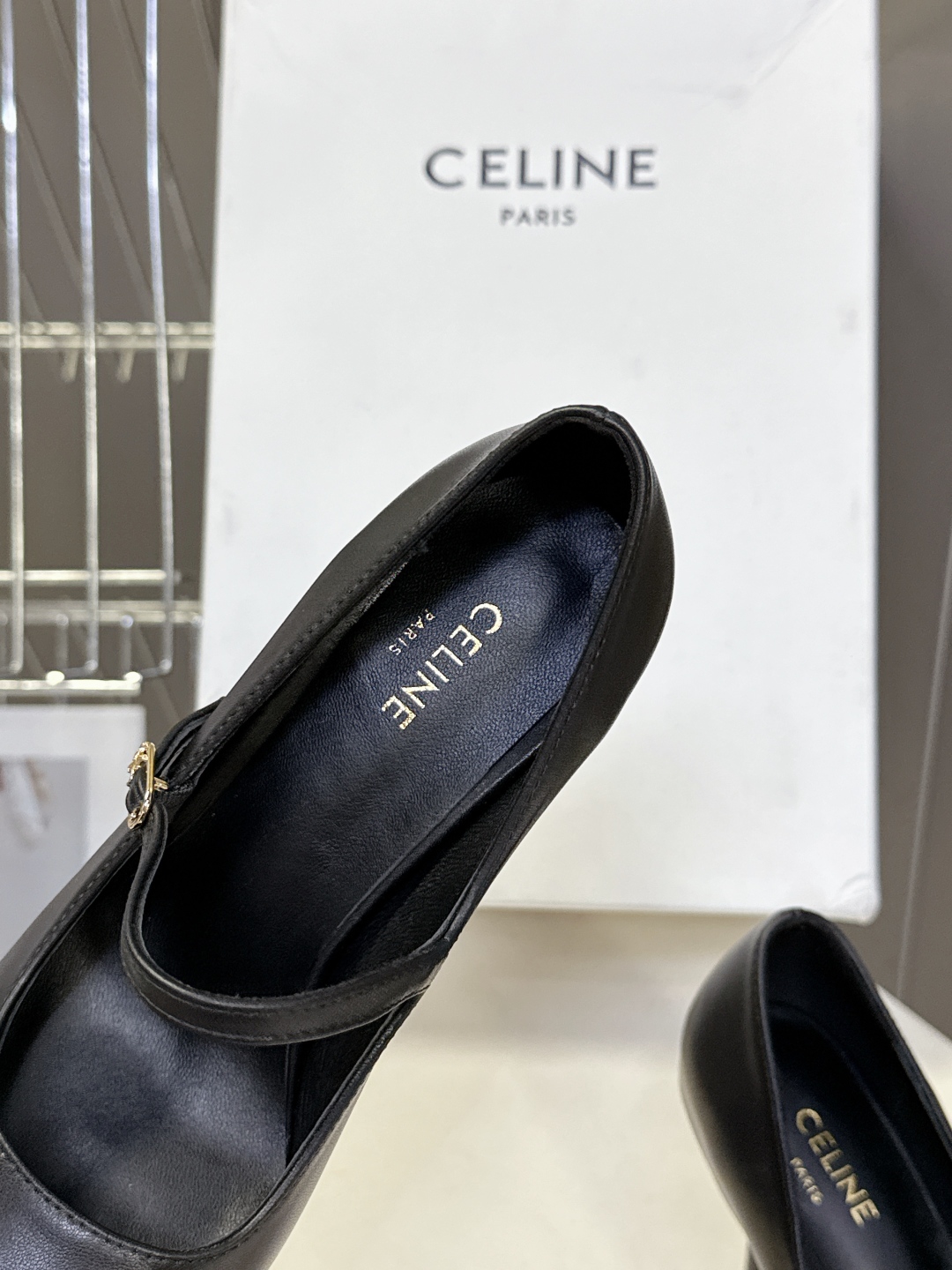 Celine思琳秋冬凯旋门时装高跟鞋 柔美的露脚设计，上脚真的超级显瘦超级美 C家特定的精致凯旋门log